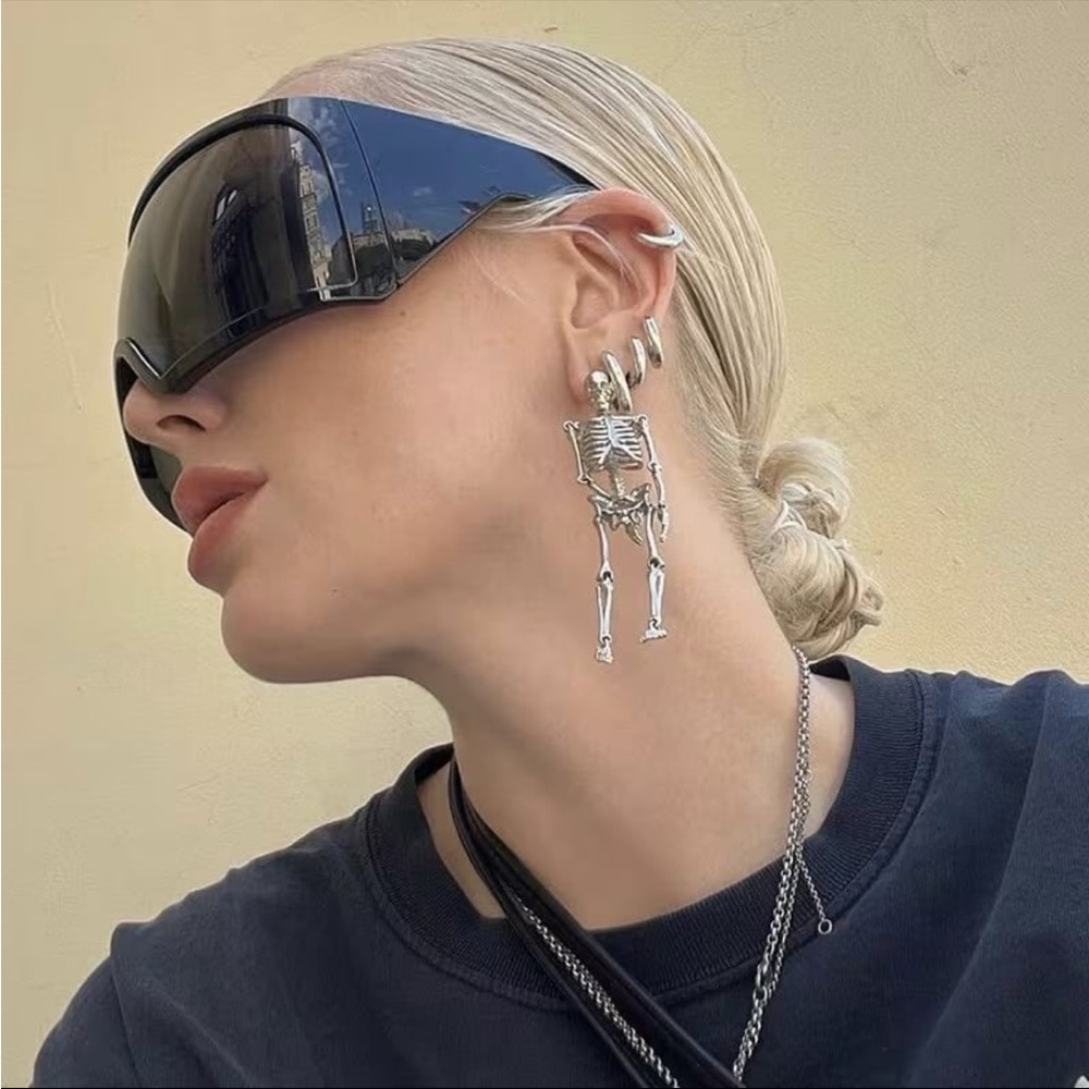 Oversized Black Shield Visor Sunglasses - Picture 3 of 9